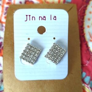 NWT Jin na la Earrings Pierced